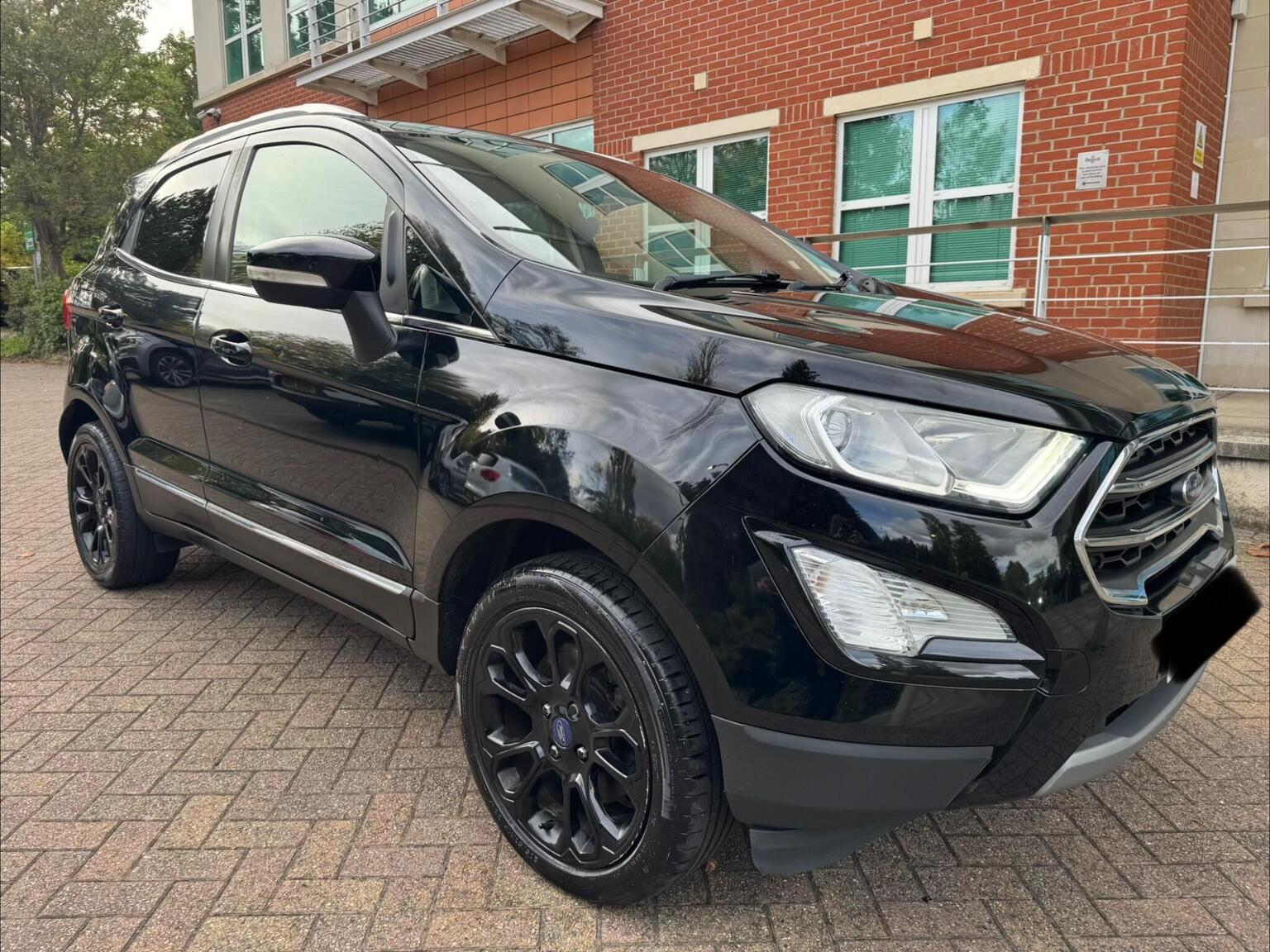 Ford EcoSport - image 1 of 31