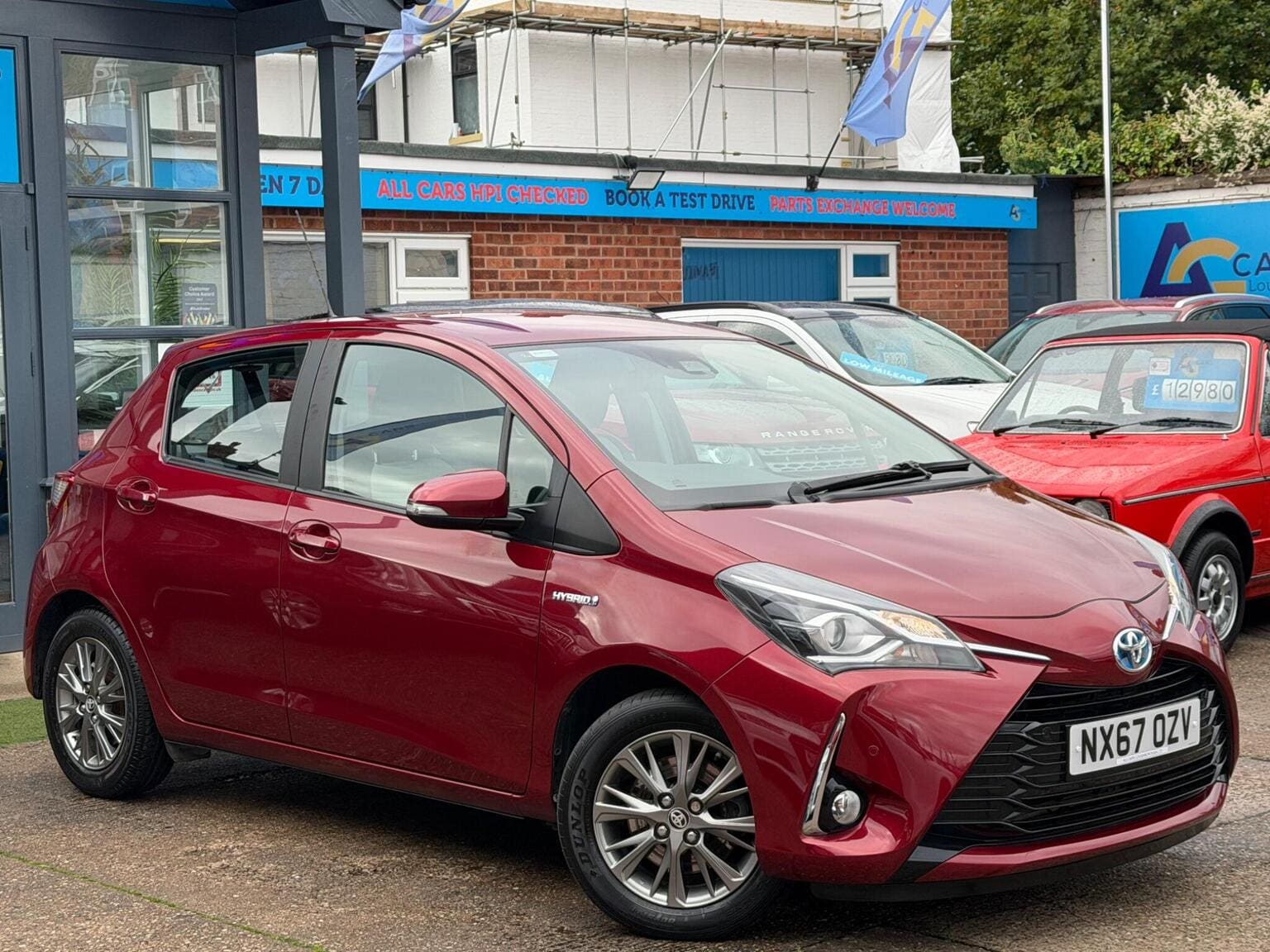 2017 Toyota Yaris 1.5 VVT-h Icon Tech E-CVT Euro 6 (s/s) in red — photo 1 of 73