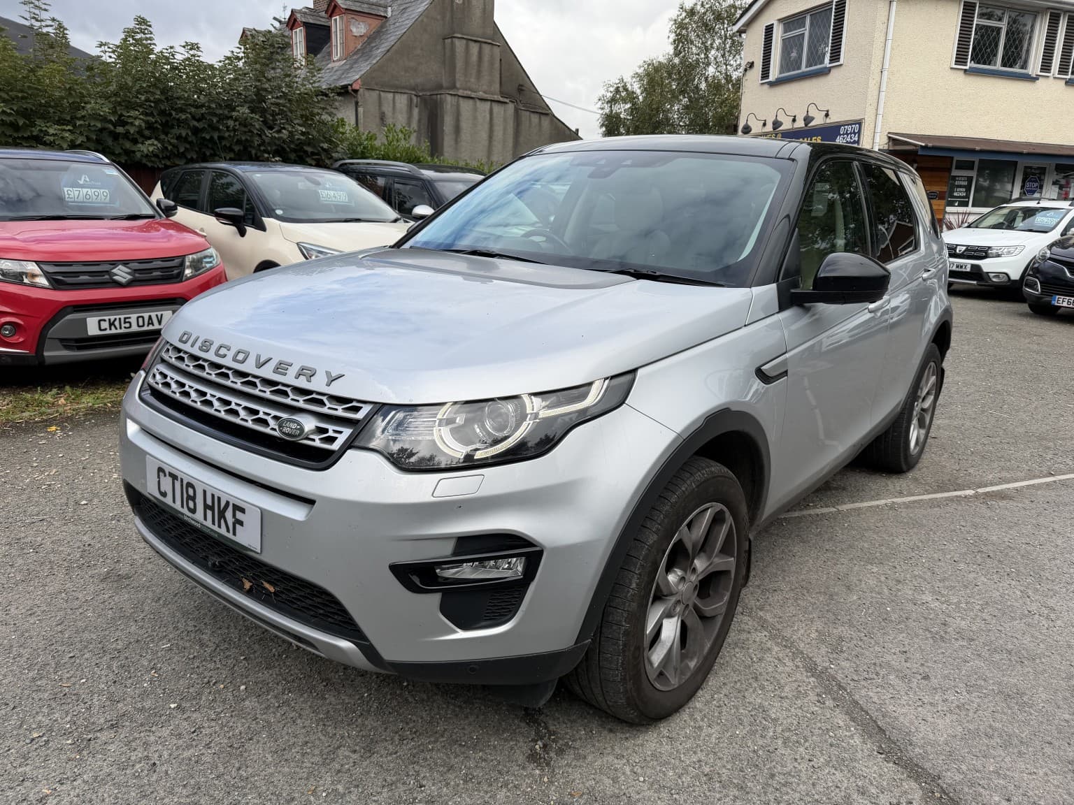 Land Rover Discovery Sport - image 1 of 18