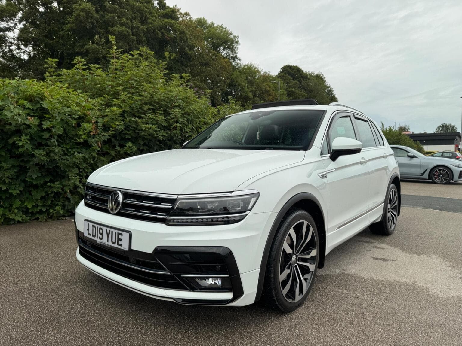 Volkswagen Tiguan - image 1 of 67