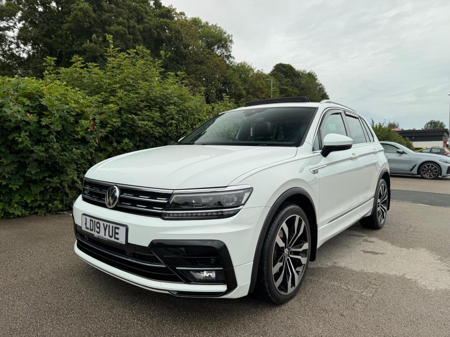 Volkswagen Tiguan - image 1 of 67