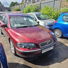Volvo V70 - image 1 of 13