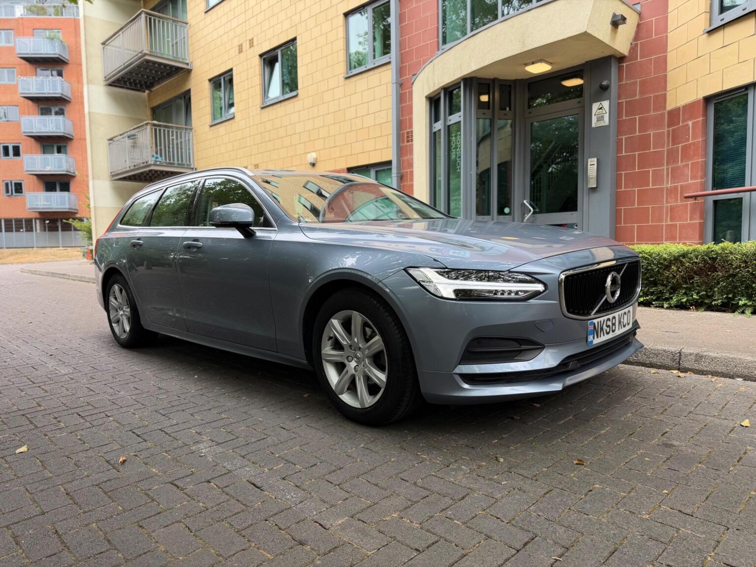 Volvo V90 - image 1 of 36