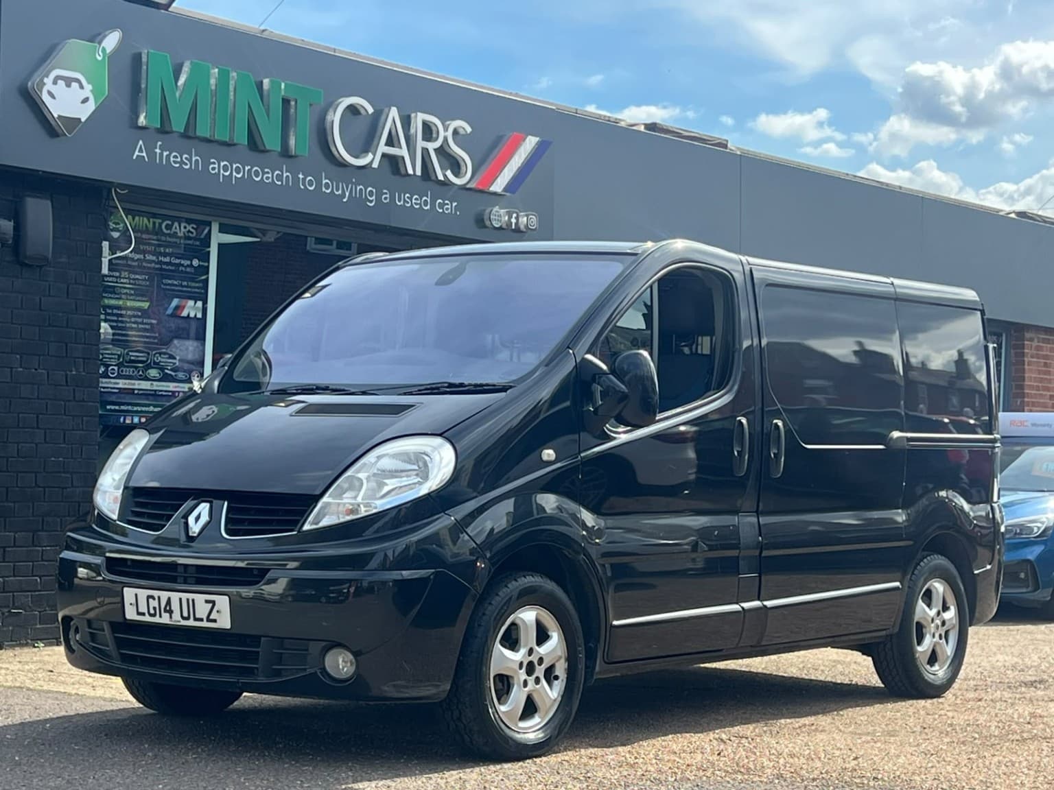 Renault Trafic - image 1 of 6