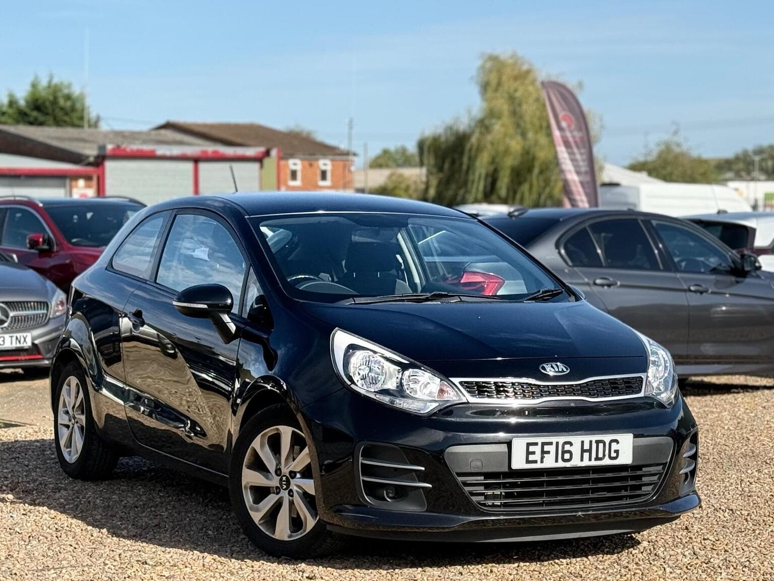 Kia Rio - image 1 of 47