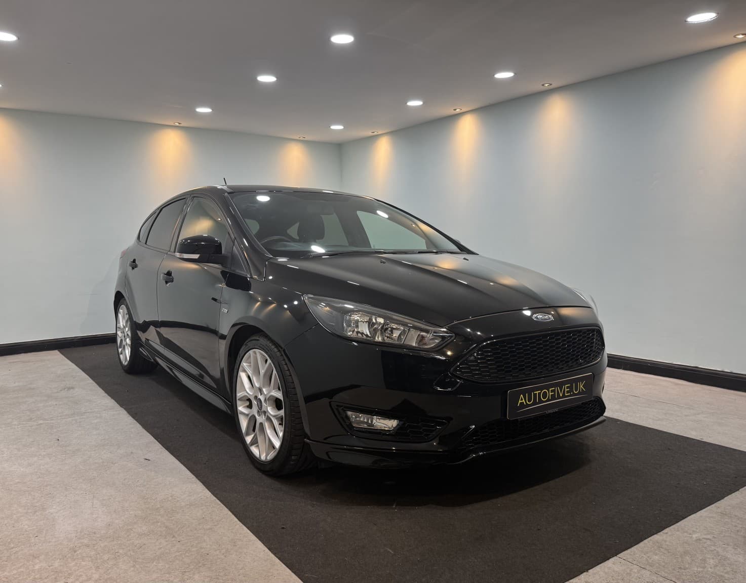 Ford Focus - image 1 of 24