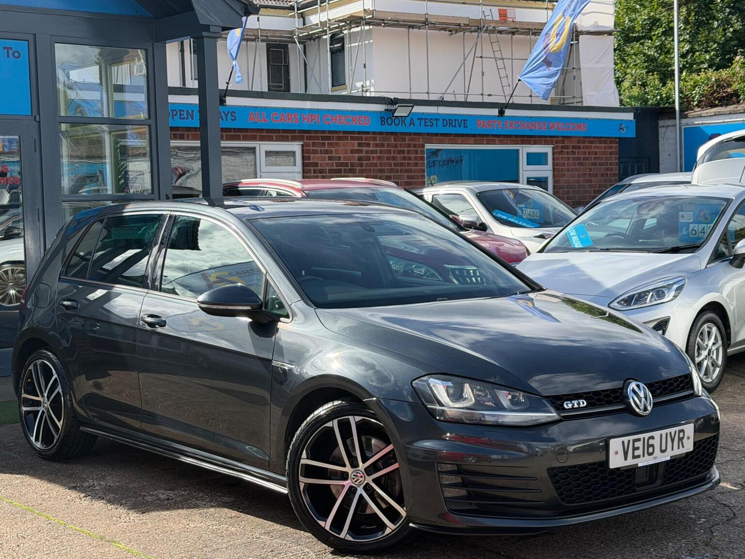 Volkswagen Golf - image 1 of 66