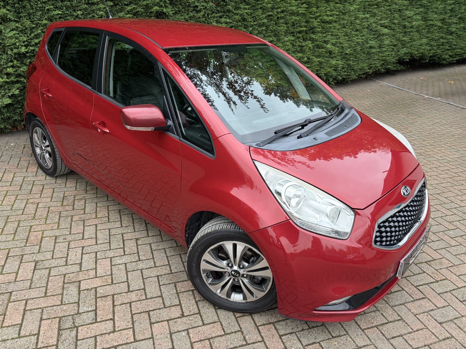 Kia Venga - image 1 of 40