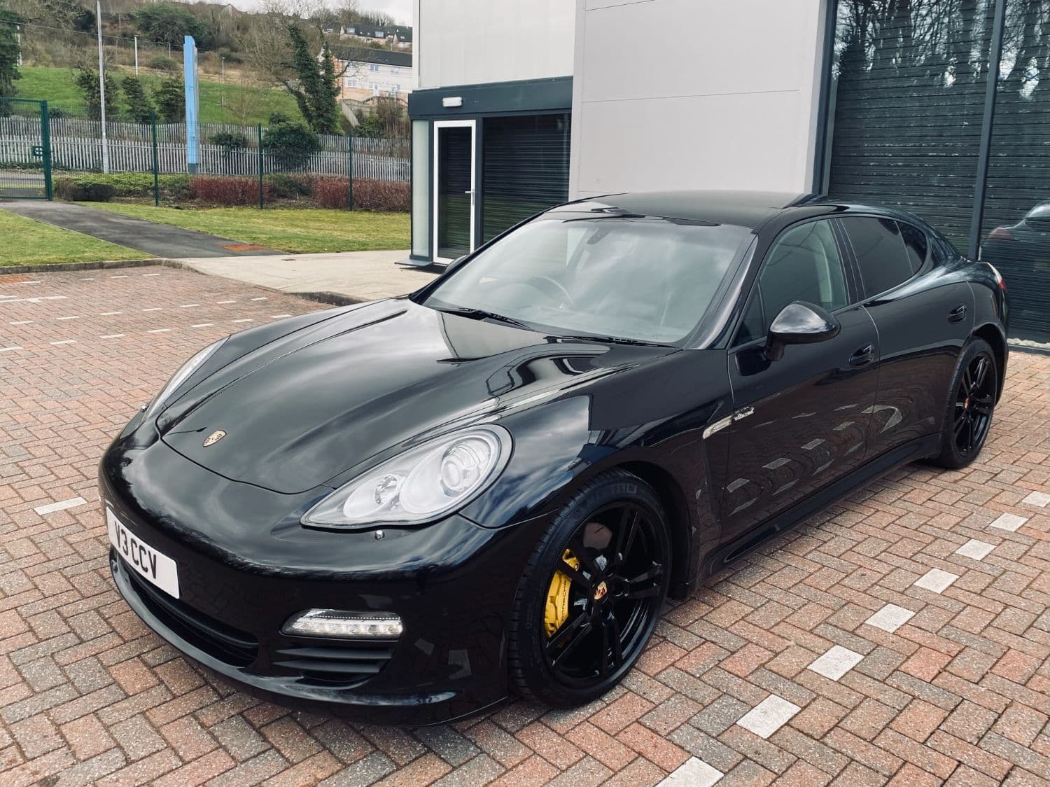 Porsche Panamera - image 1 of 42