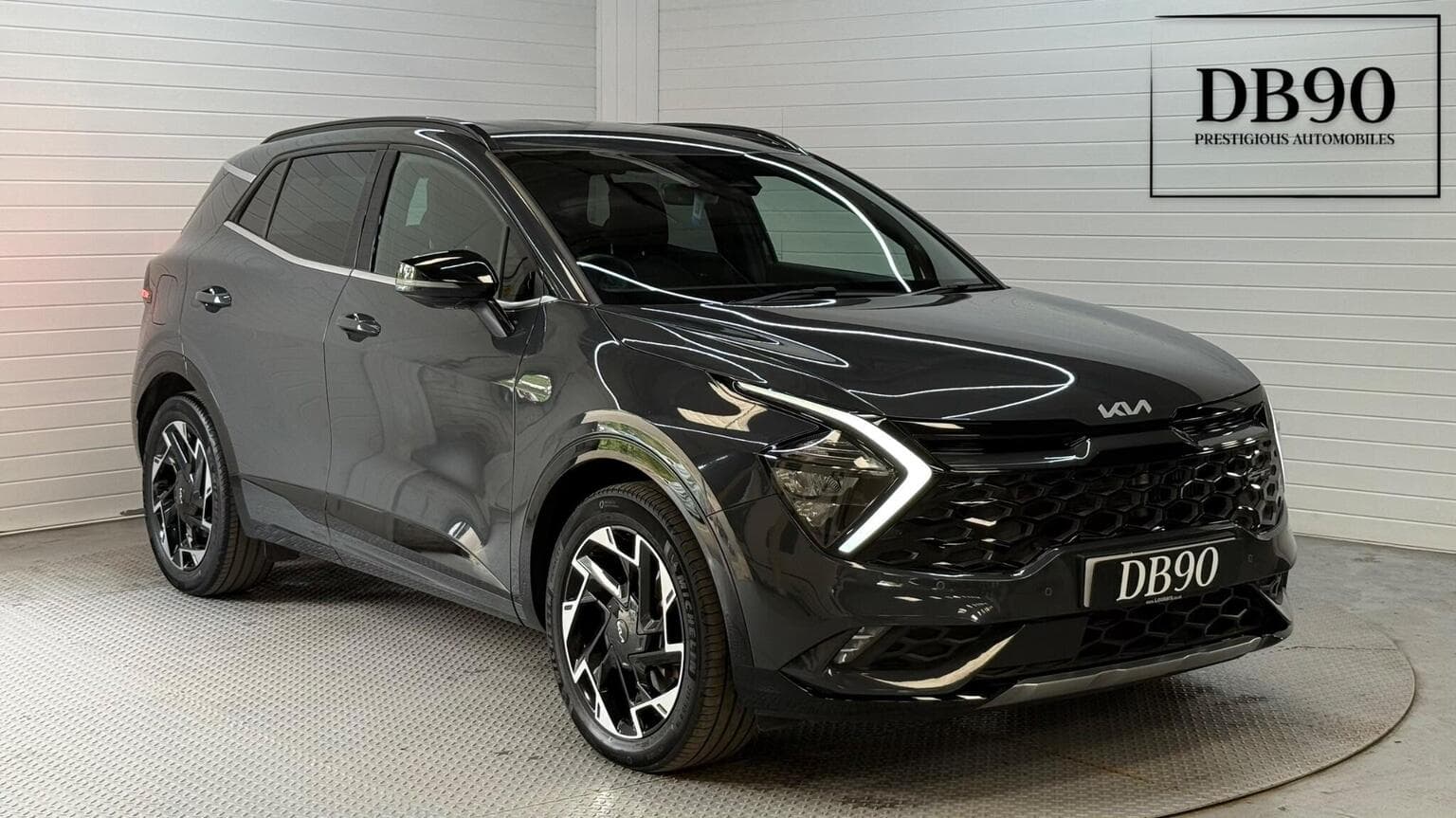 Kia Sportage - image 1 of 50