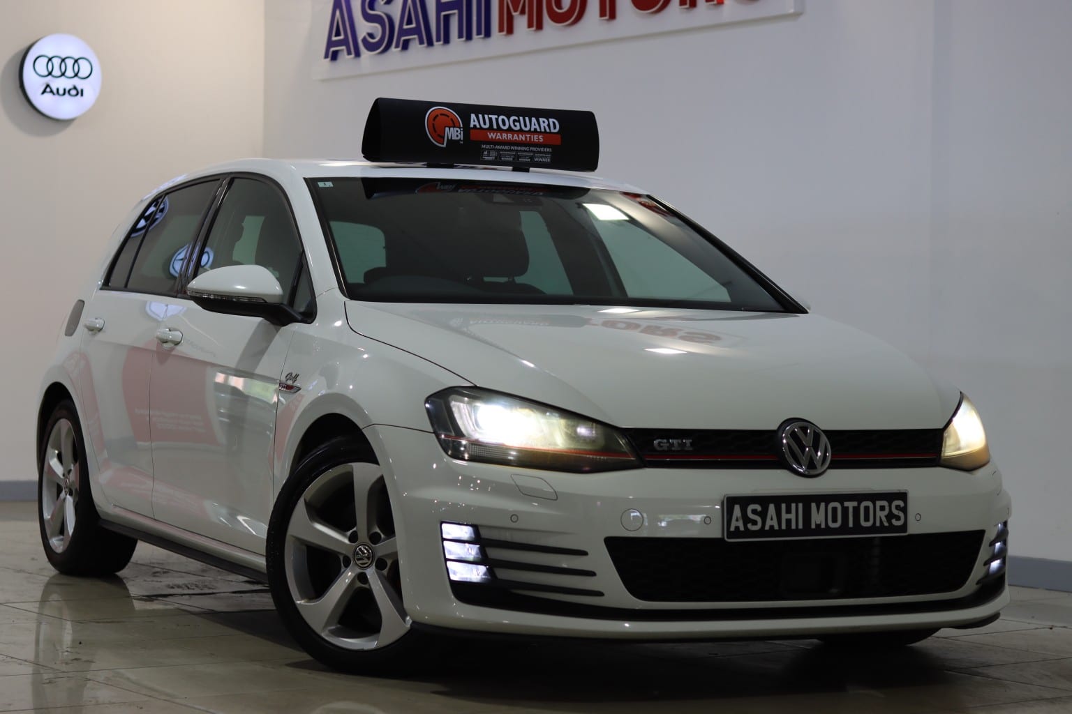 2014 Volkswagen Golf 2.0 TSI BlueMotion Tech GTI DSG Euro 6 in white — photo 1 of 32
