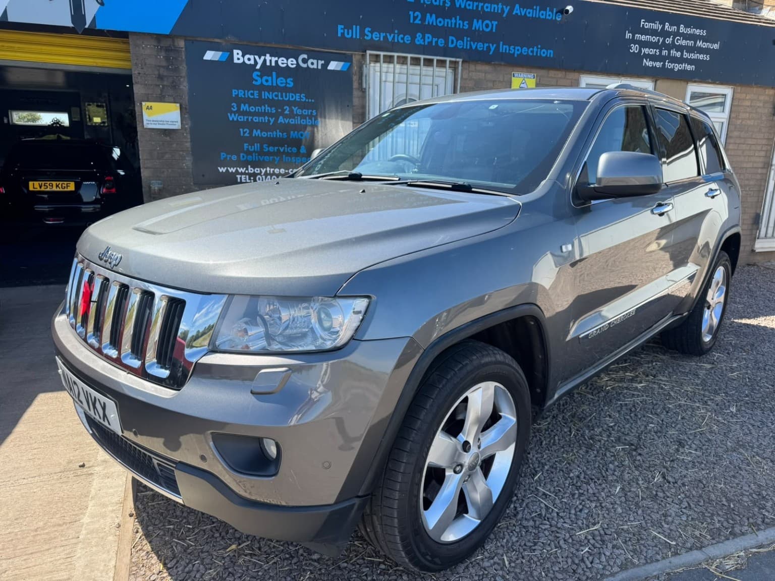 Jeep Grand Cherokee - image 1 of 17