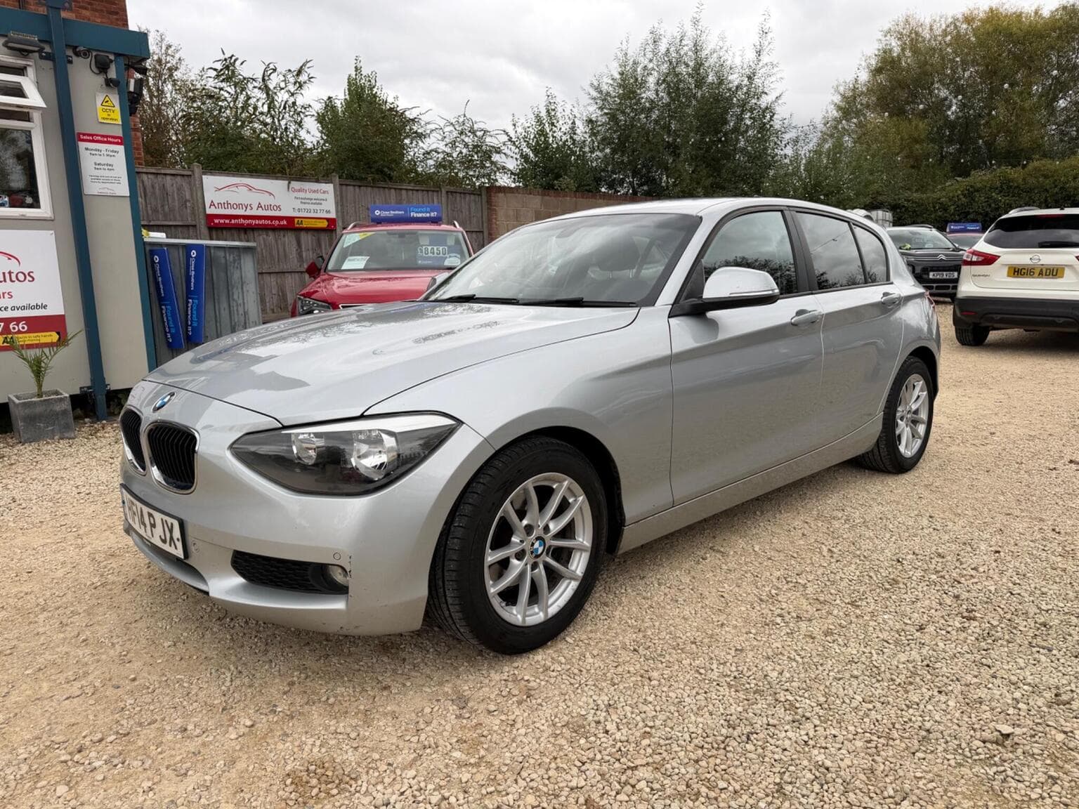 BMW 1 Series - image 1 of 6