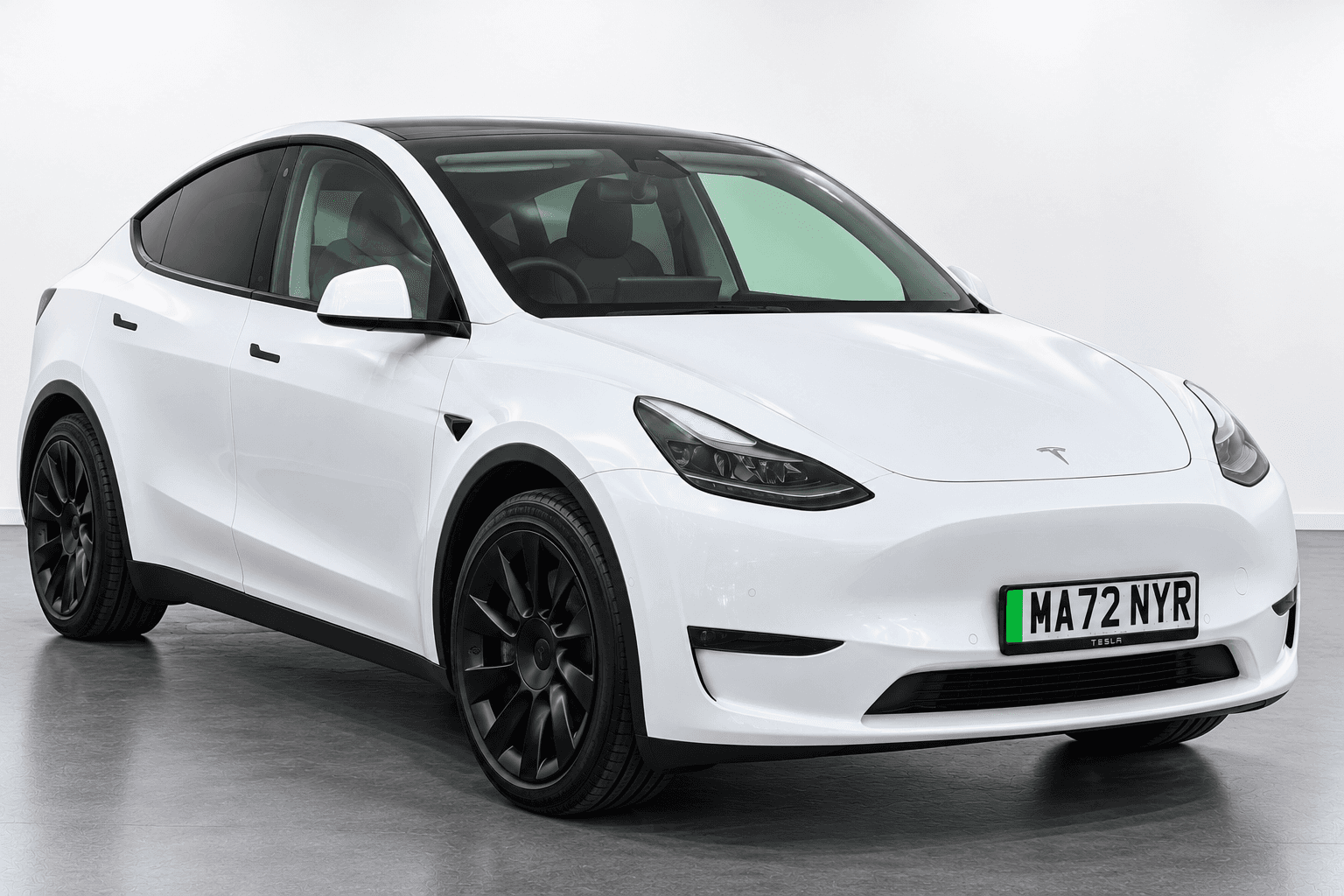 Tesla Model Y - image 1 of 32