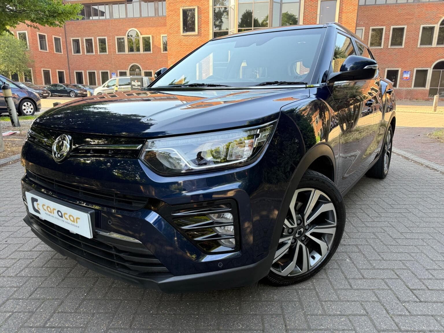SsangYong Tivoli - image 1 of 66