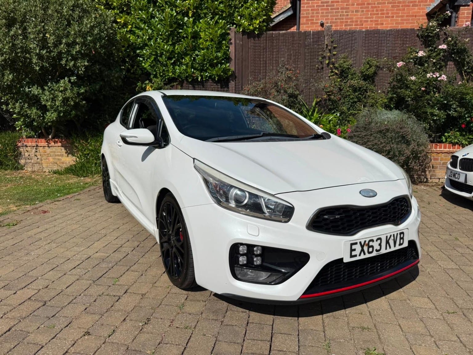 Kia ProCeed - image 1 of 26