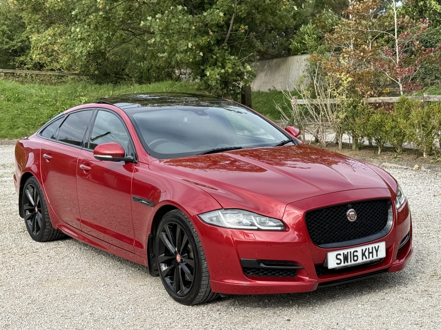 Jaguar XJ - image 1 of 33