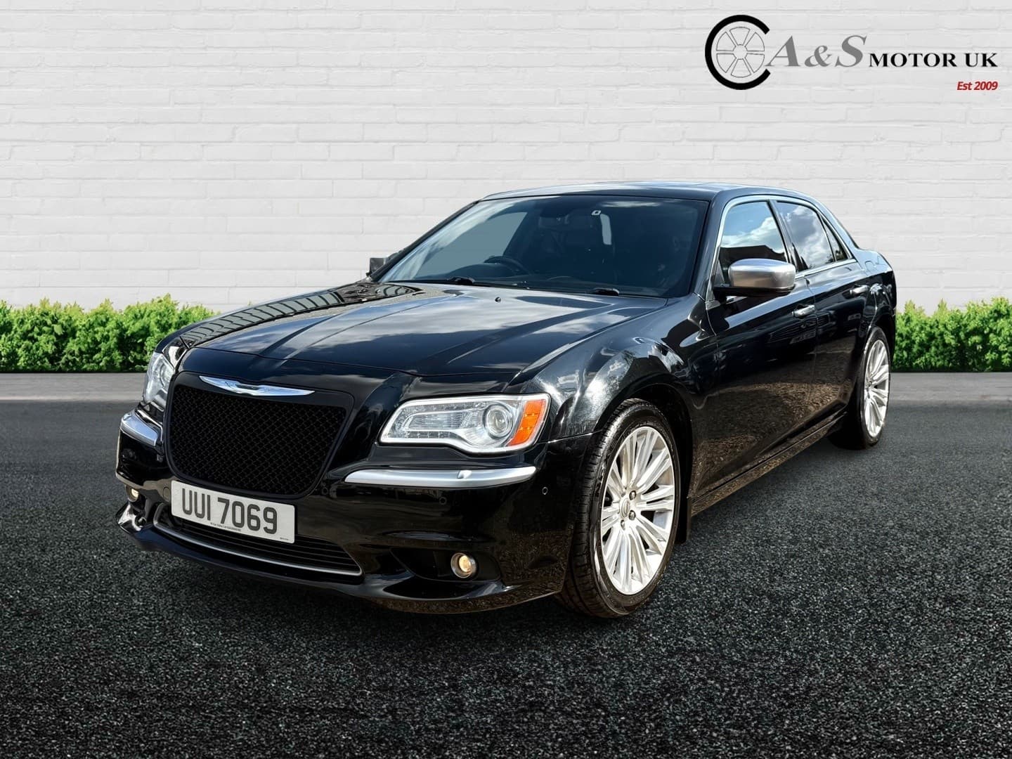 Chrysler 300C - image 1 of 23