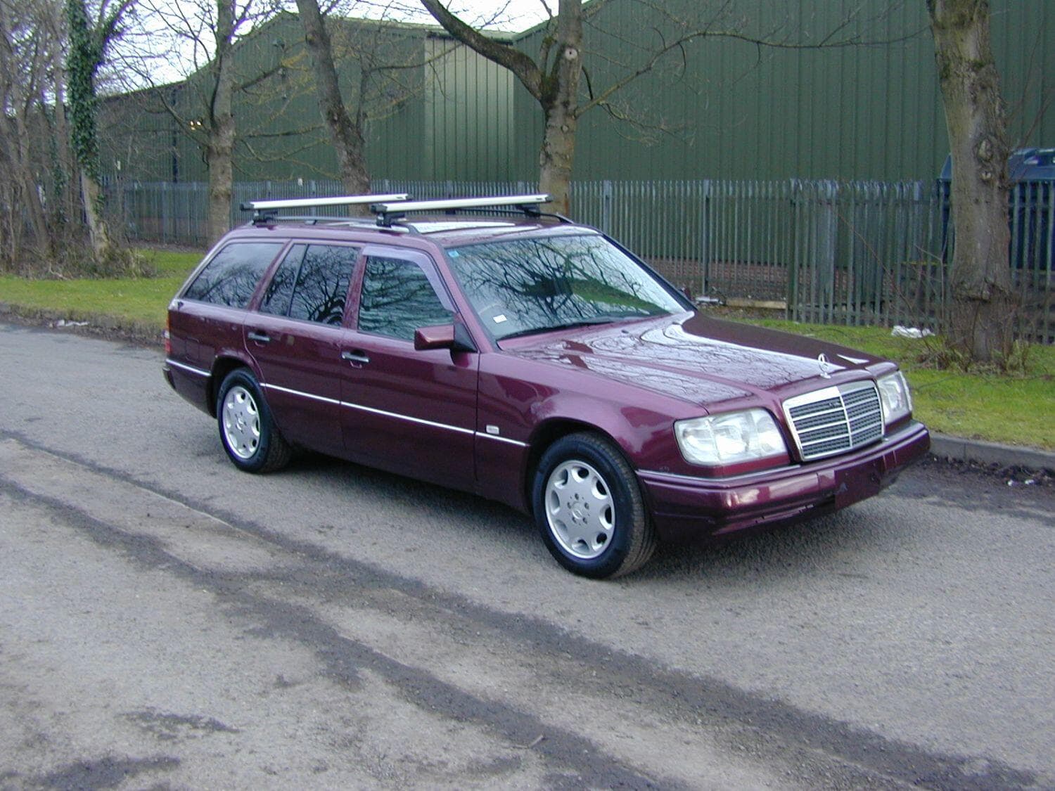 Mercedes-Benz 320 - image 1 of 81
