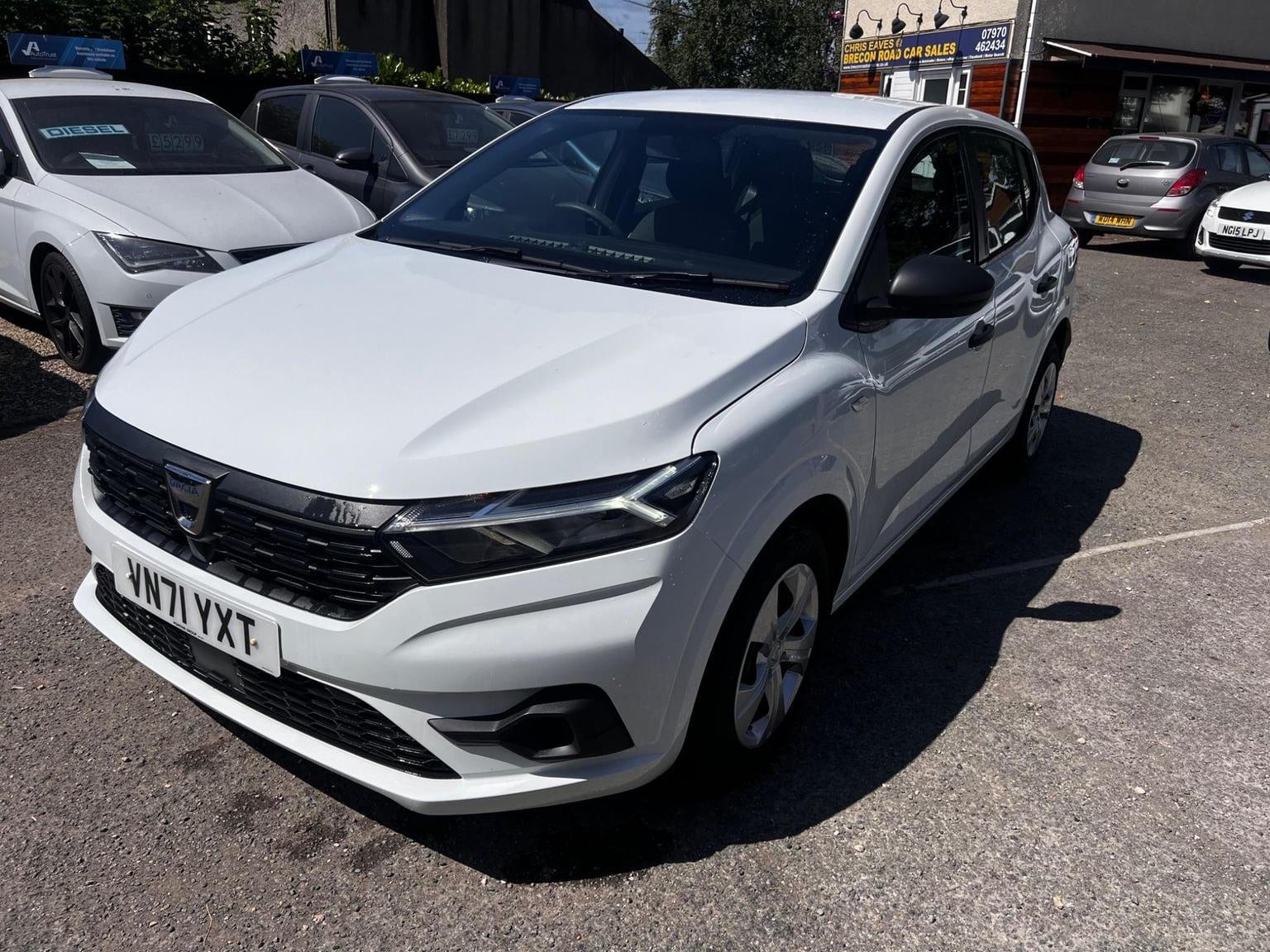 Dacia Sandero - image 1 of 27