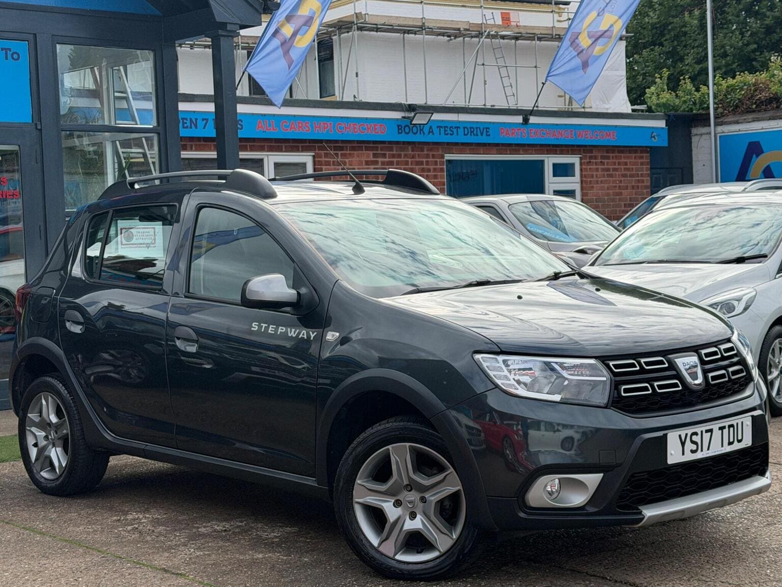 Dacia Sandero Stepway - image 1 of 67