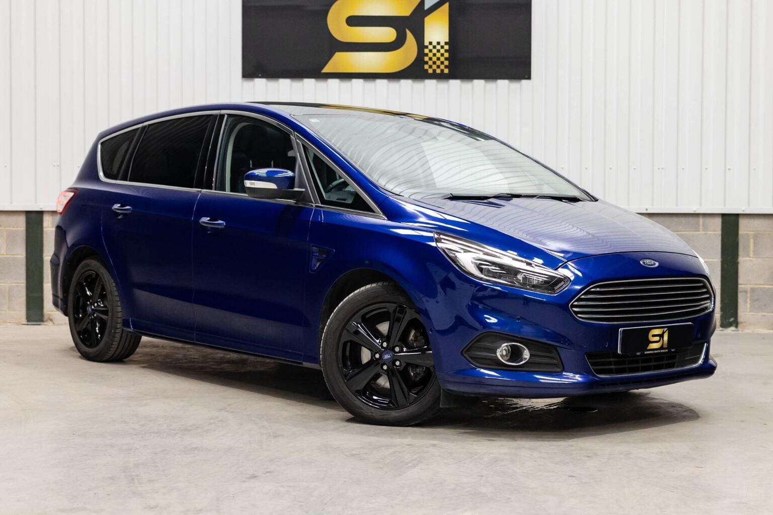 Ford S-MAX - image 1 of 67