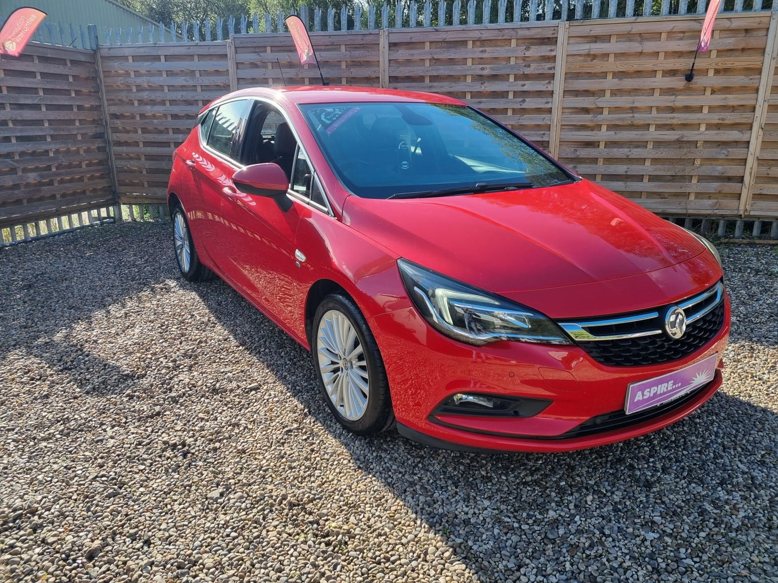 Vauxhall Astra - image 1 of 19