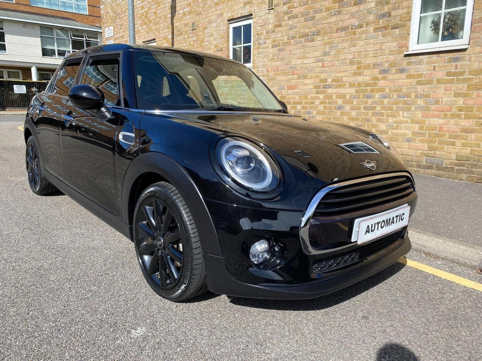 MINI Hatch - image 1 of 38