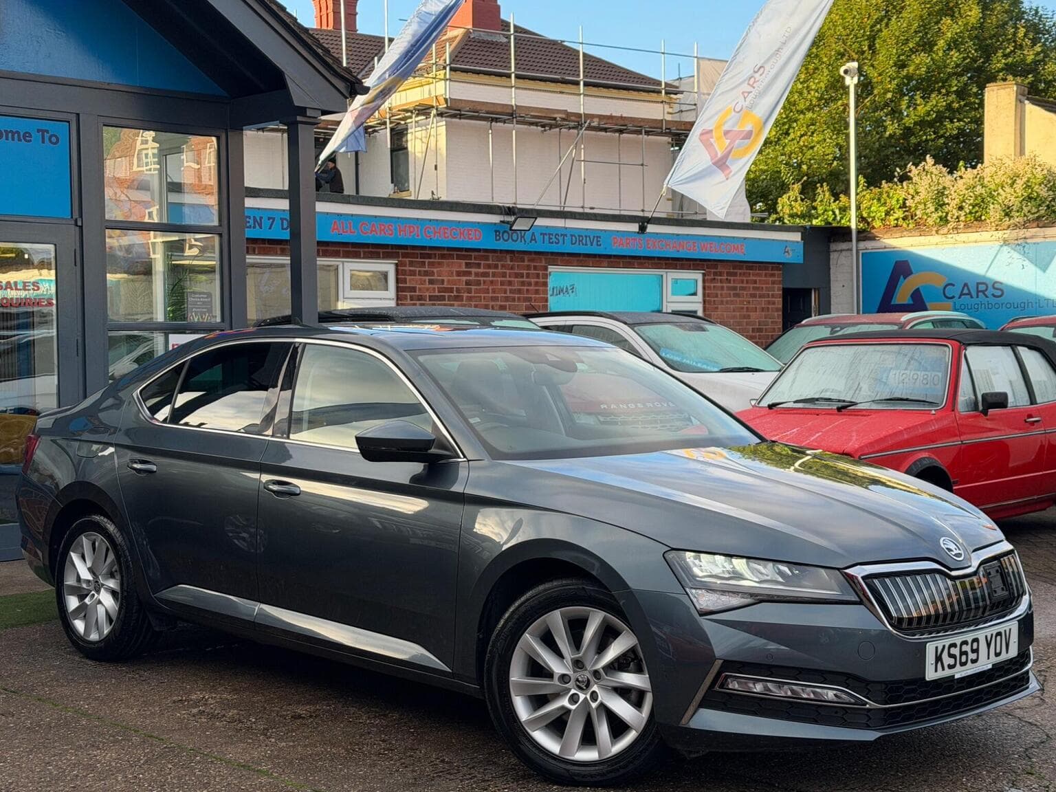 Skoda Superb - image 1 of 76