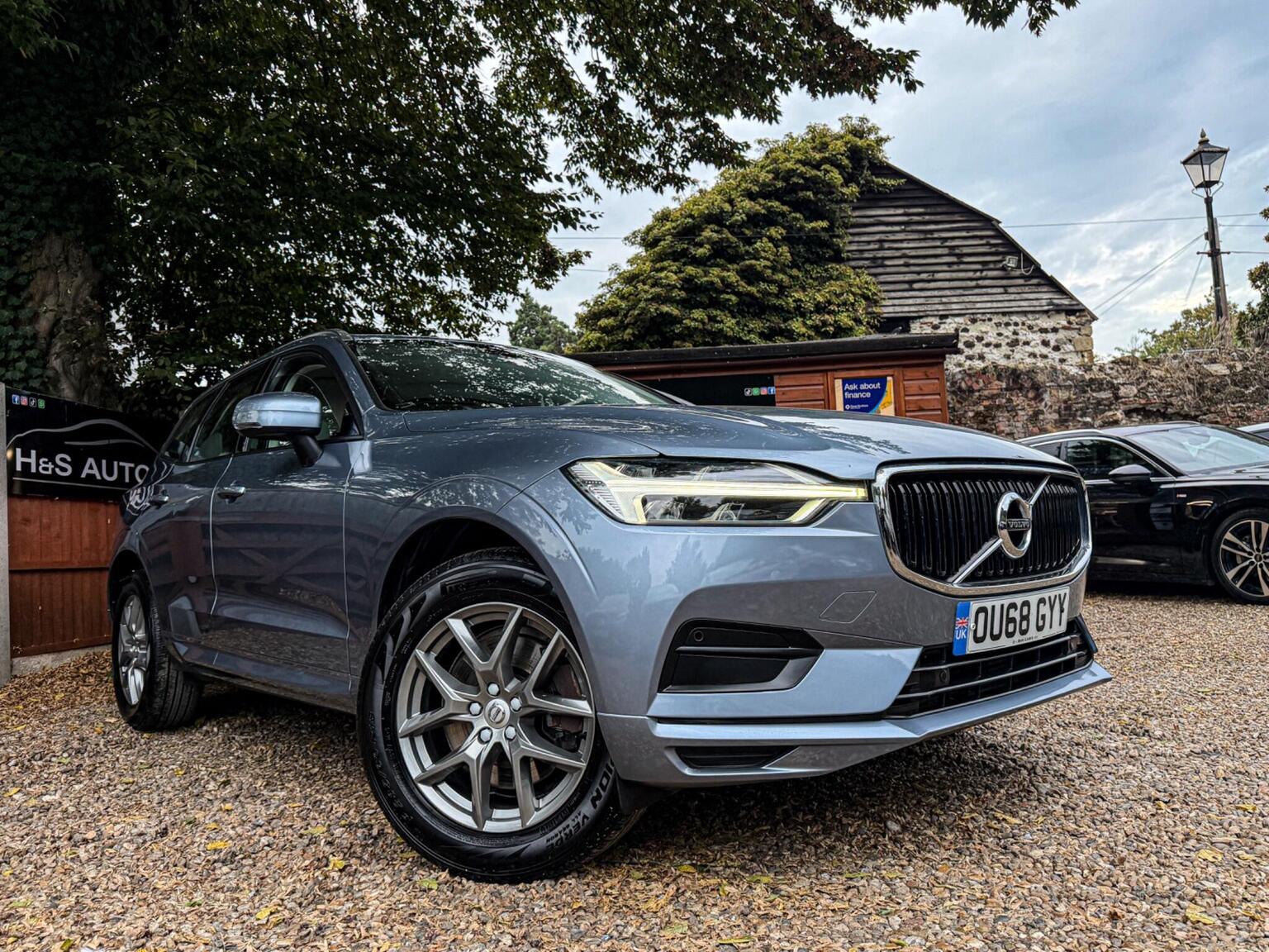 Volvo XC60 - image 1 of 43