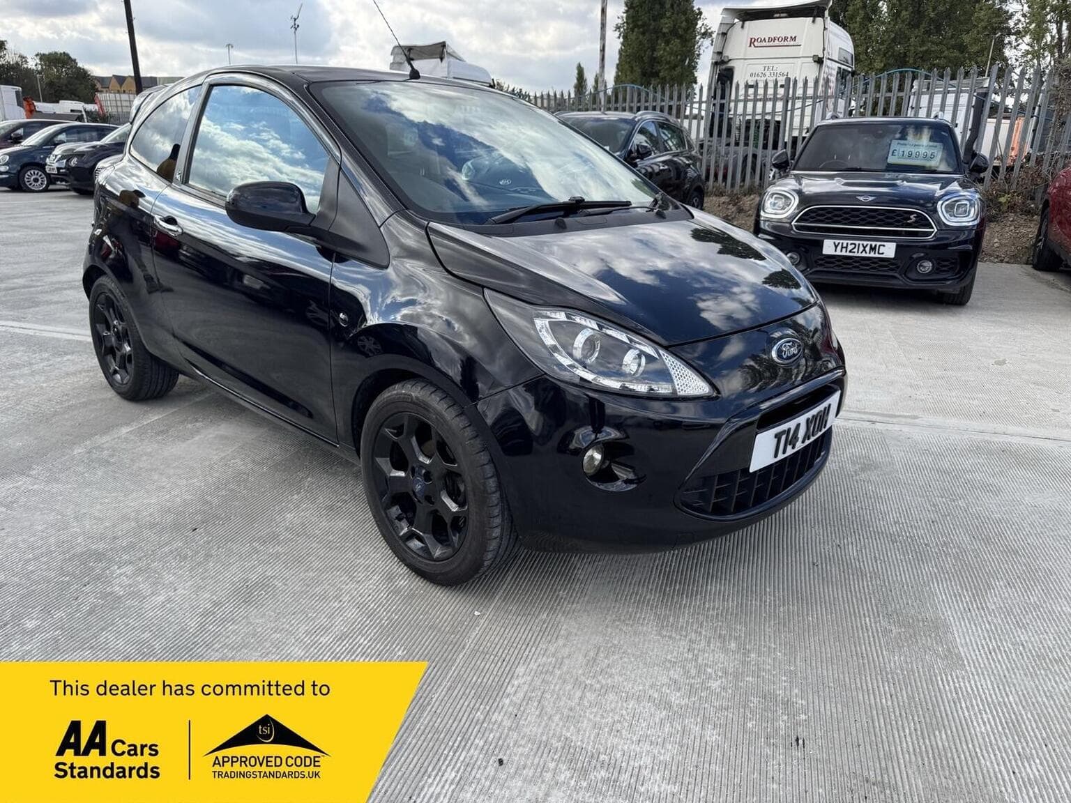 Ford Ka - image 1 of 41