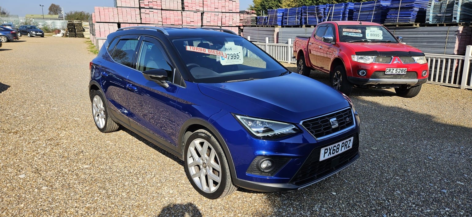 SEAT Arona - image 1 of 17
