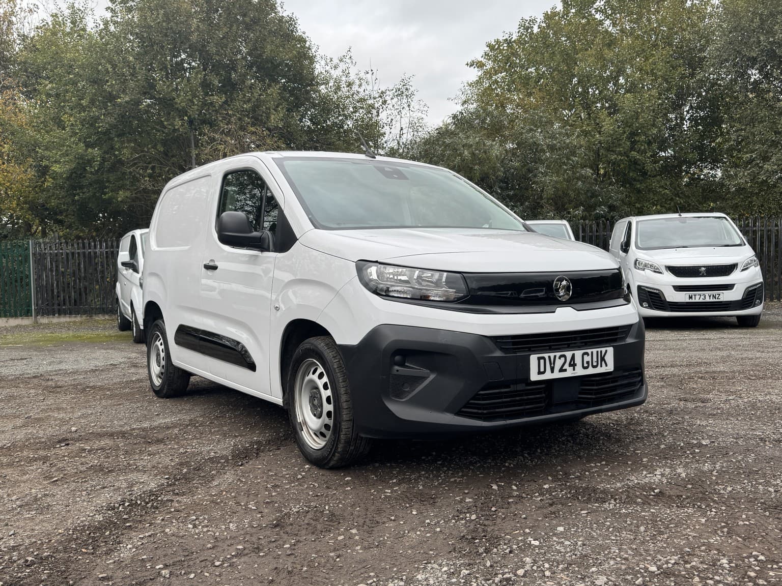 Vauxhall Combo - image 1 of 33