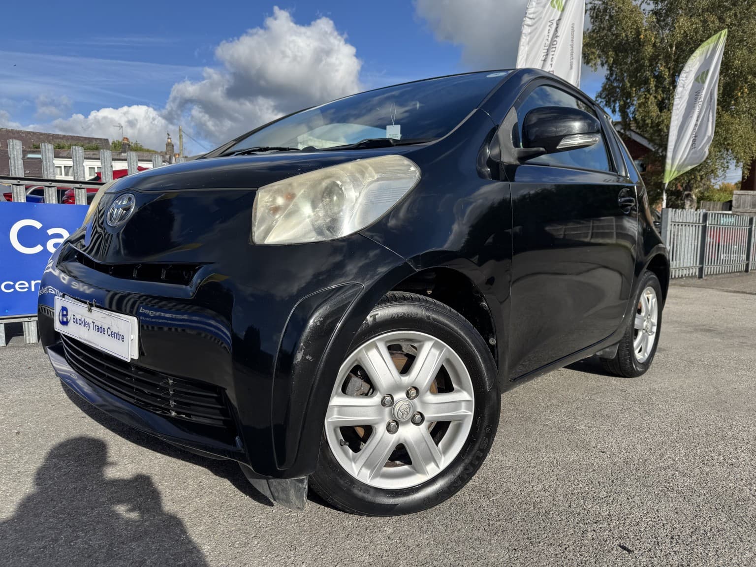 Toyota iQ - image 1 of 25