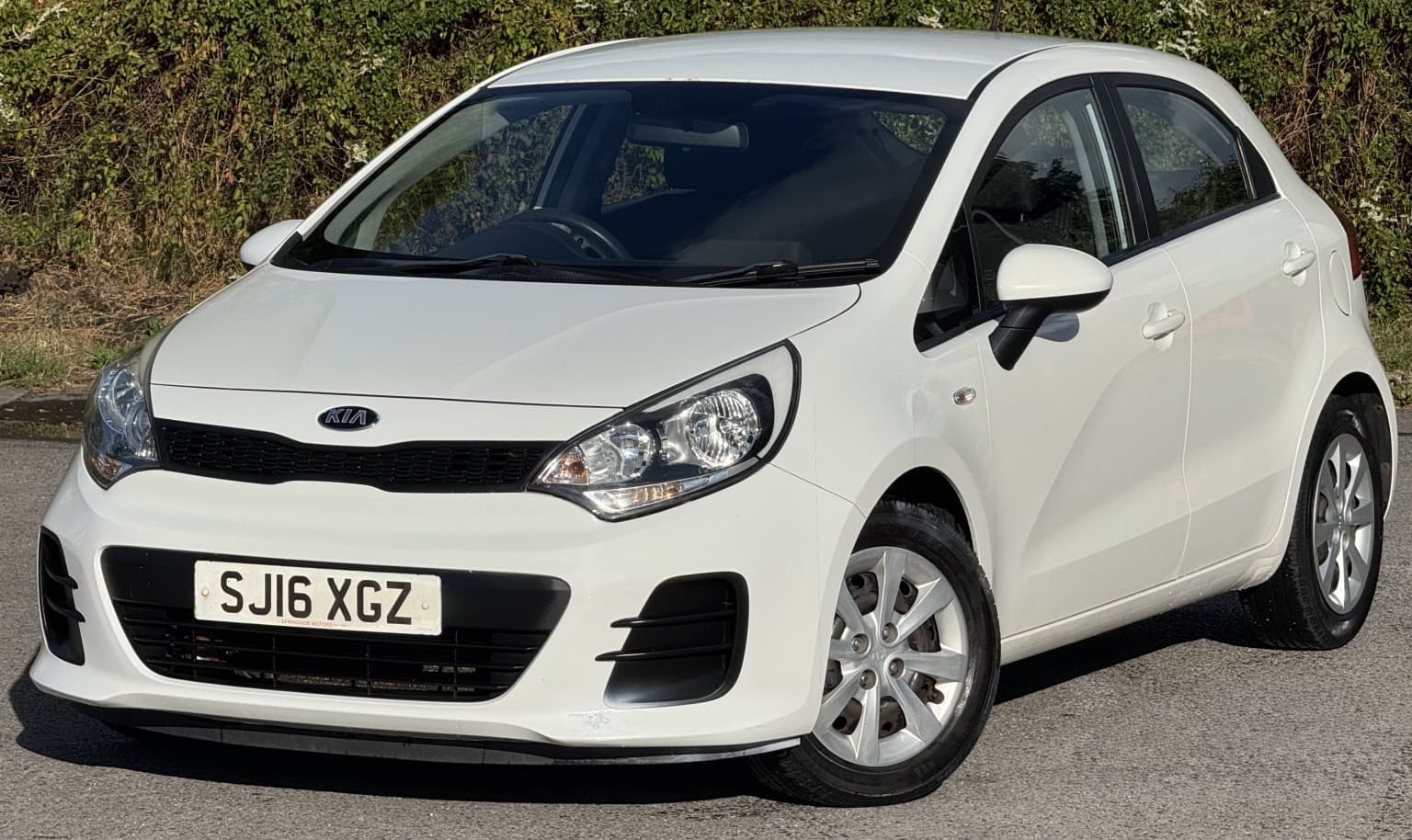 Kia Rio - image 1 of 21