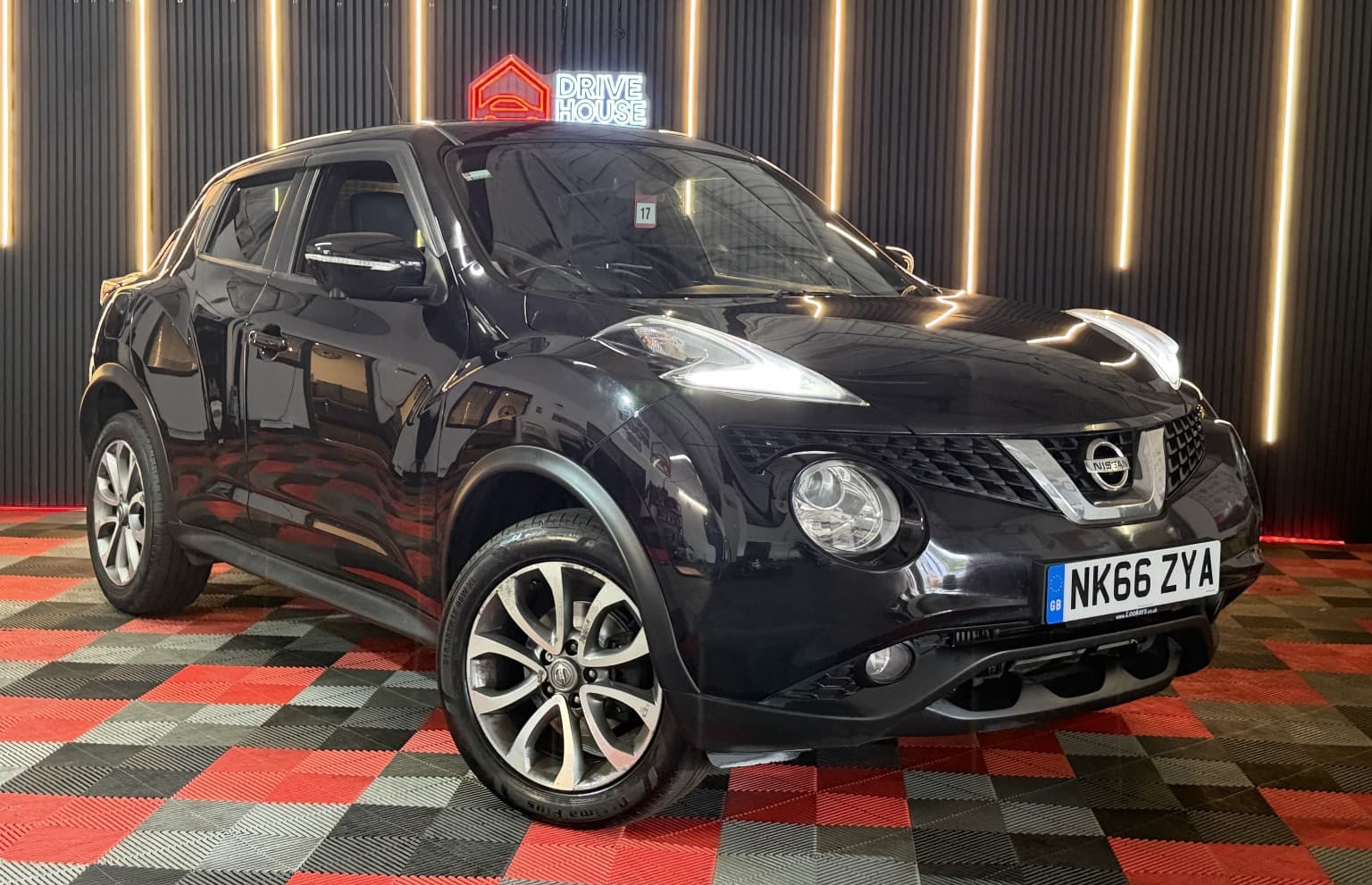 Nissan Juke - image 1 of 25