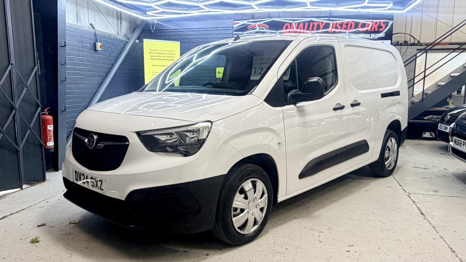 Vauxhall Combo - image 1 of 23