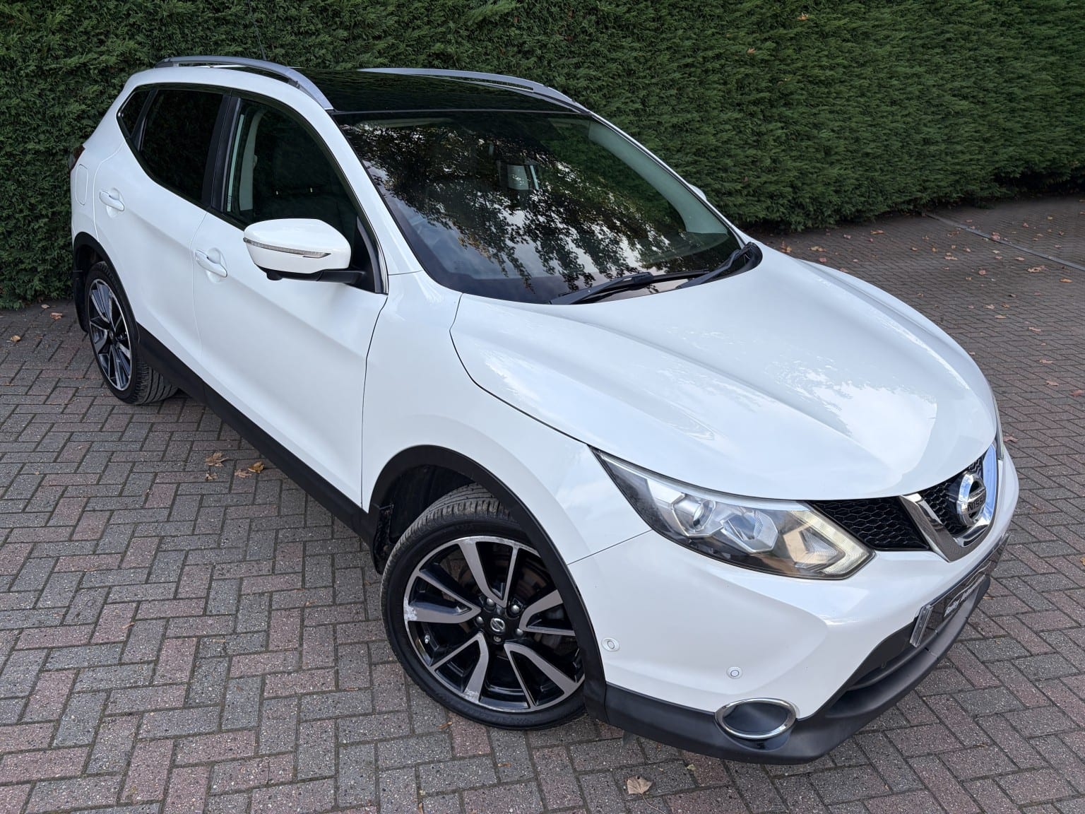 Nissan Qashqai - image 1 of 43