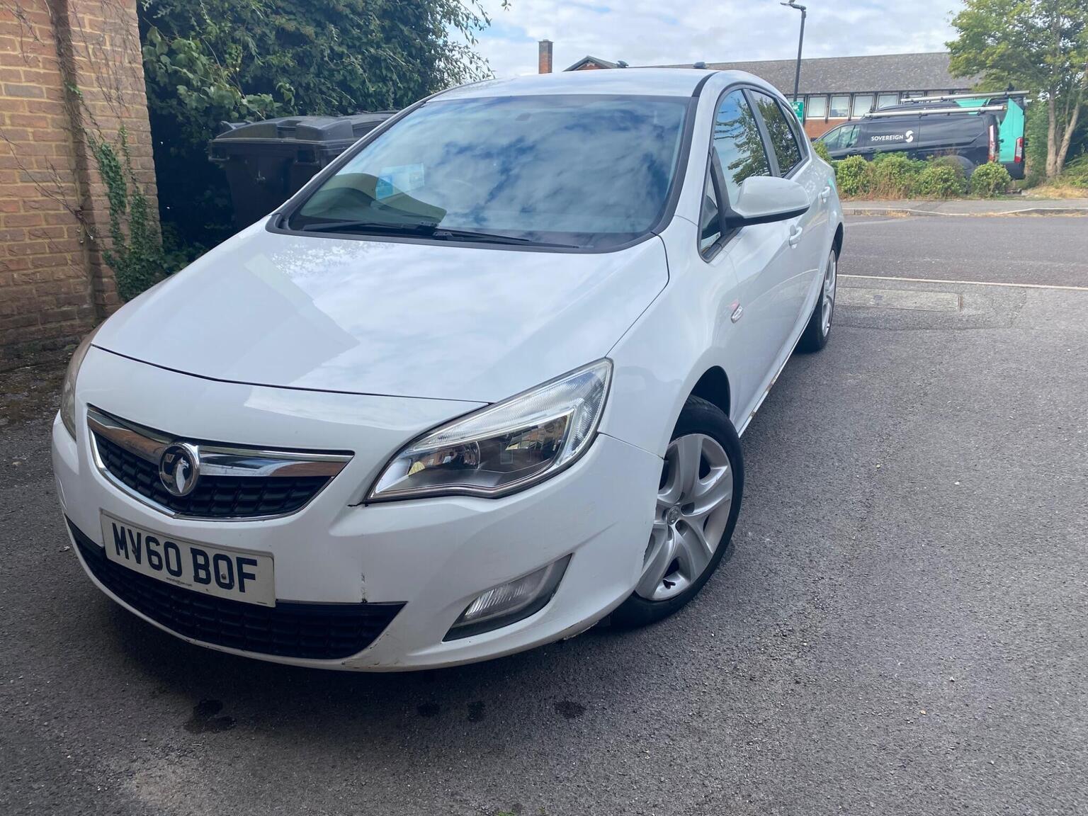 Vauxhall Astra - image 1 of 21