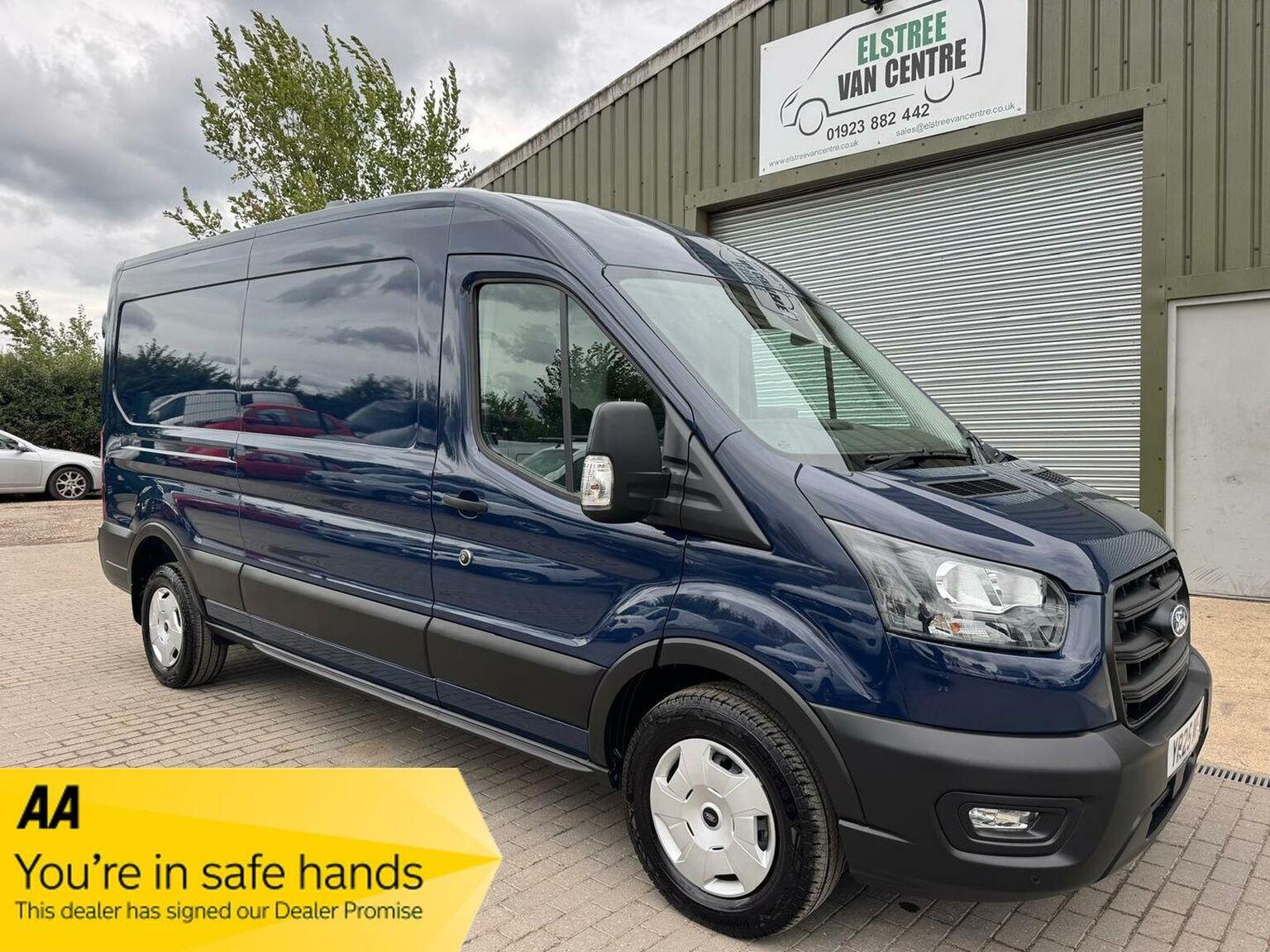 Ford Transit - image 1 of 40