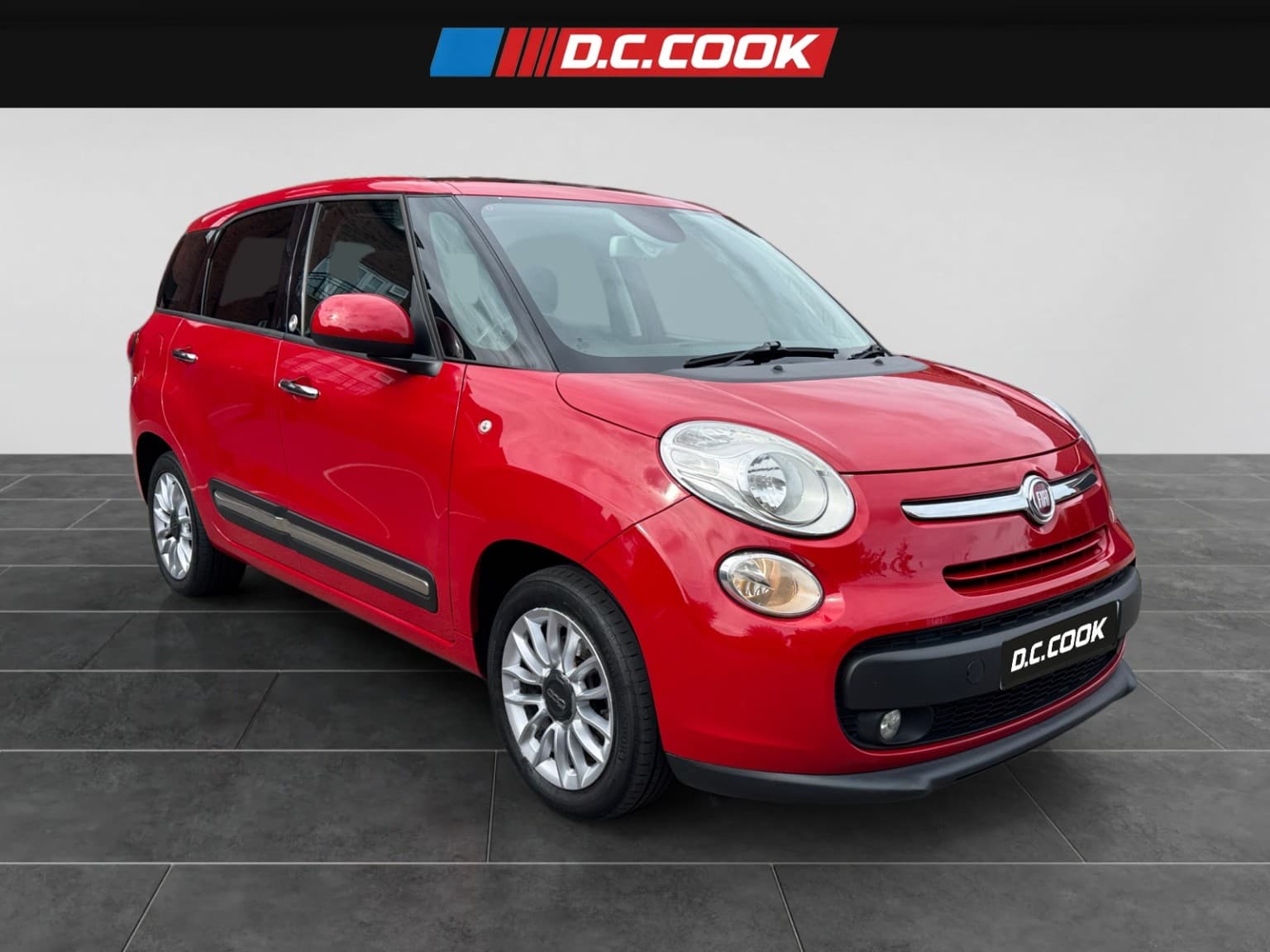 Fiat 500L - image 1 of 16
