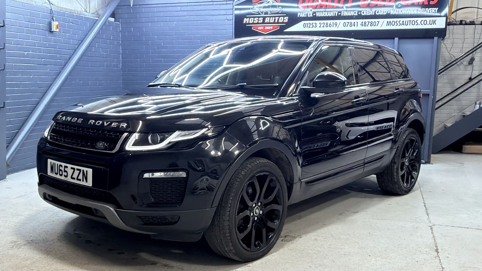 LAND ROVER RANGE ROVER EVOQUE - image 1 of 31