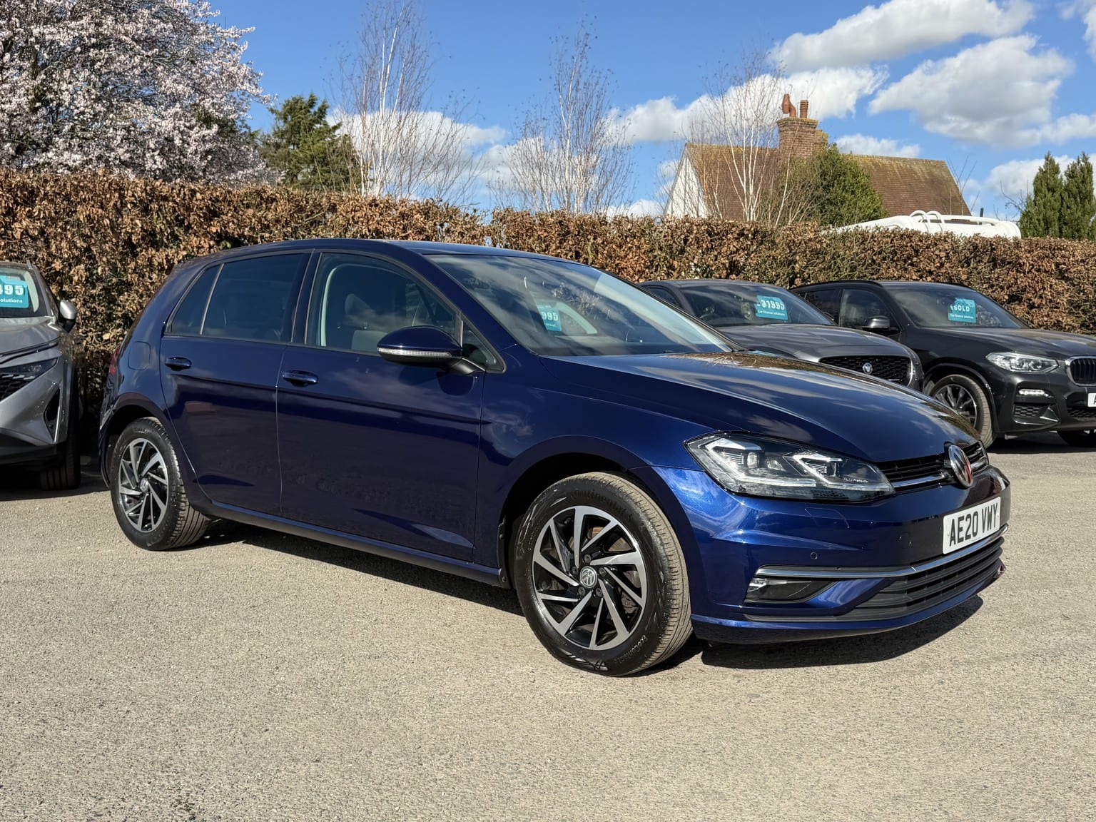 Volkswagen Golf - image 1 of 41