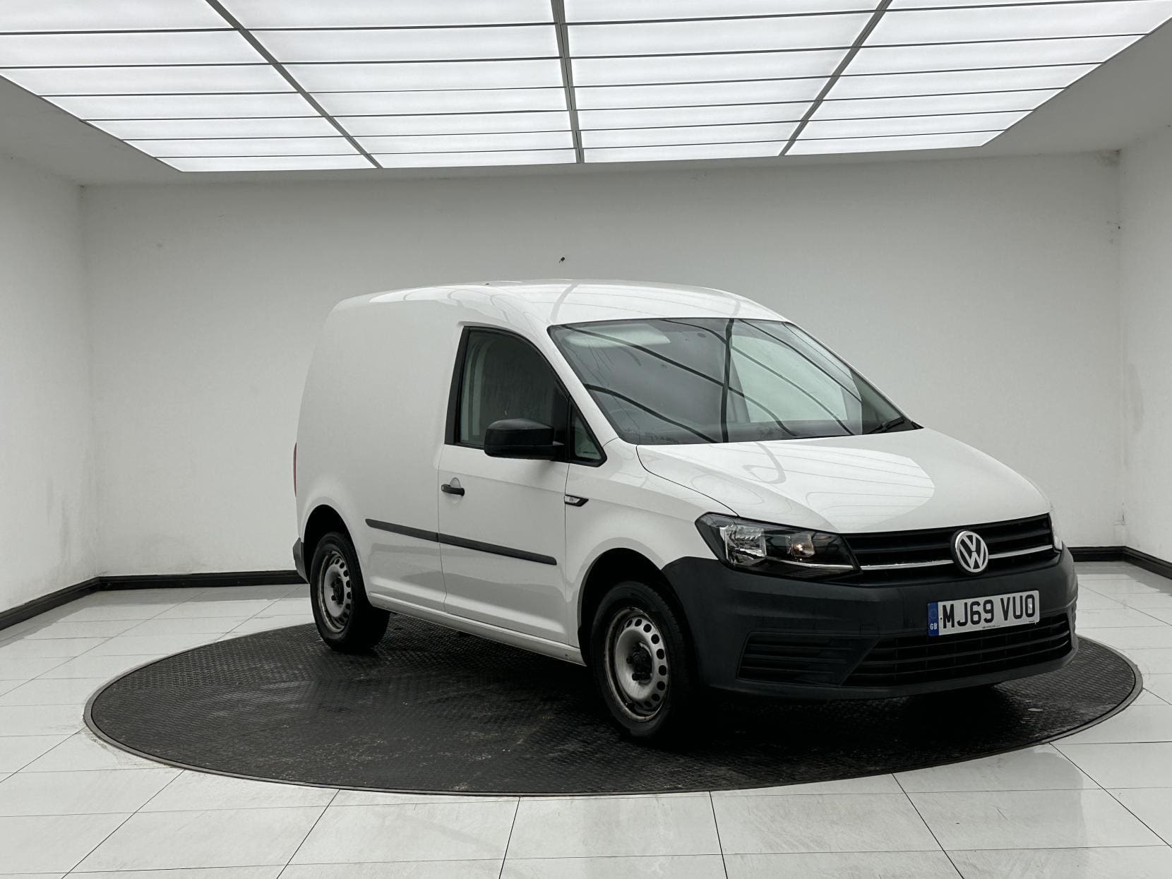 Volkswagen Caddy - image 1 of 39