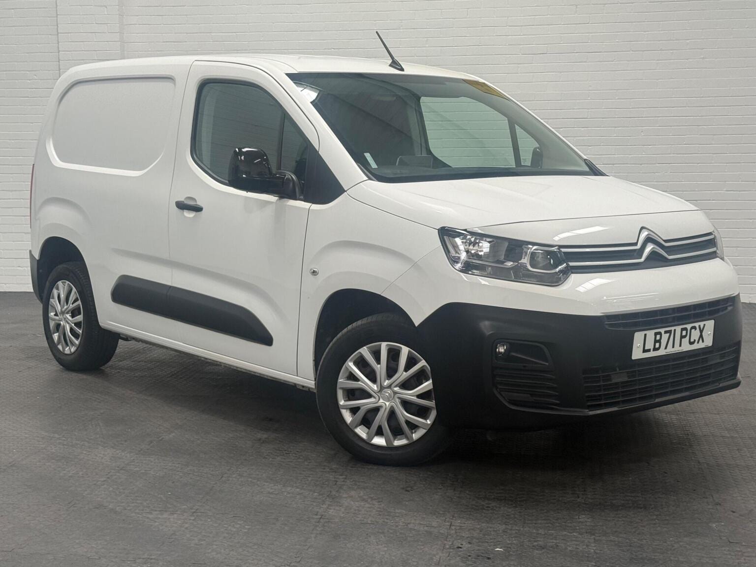 CITROEN BERLINGO - image 1 of 82