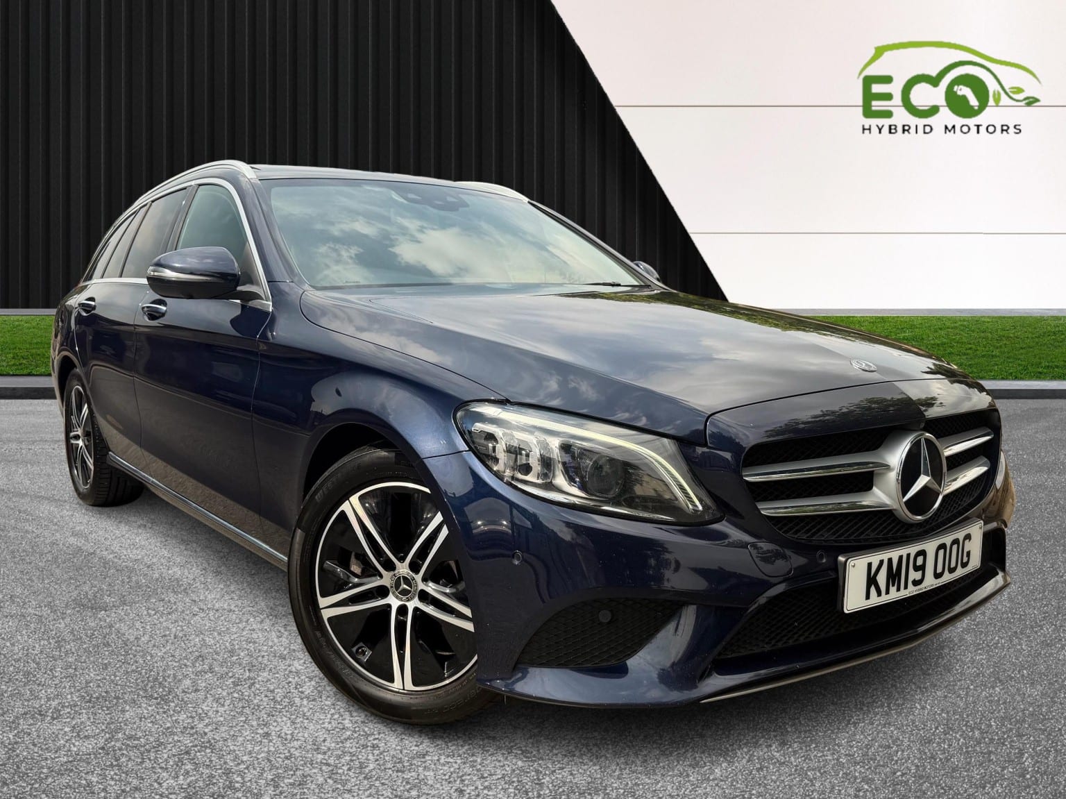 Mercedes-Benz C Class - image 1 of 64
