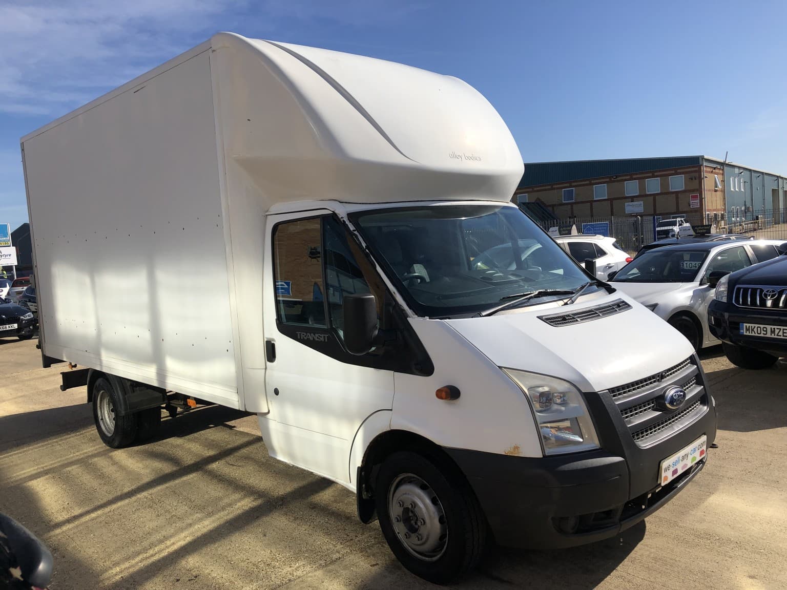 Ford Transit - image 1 of 20