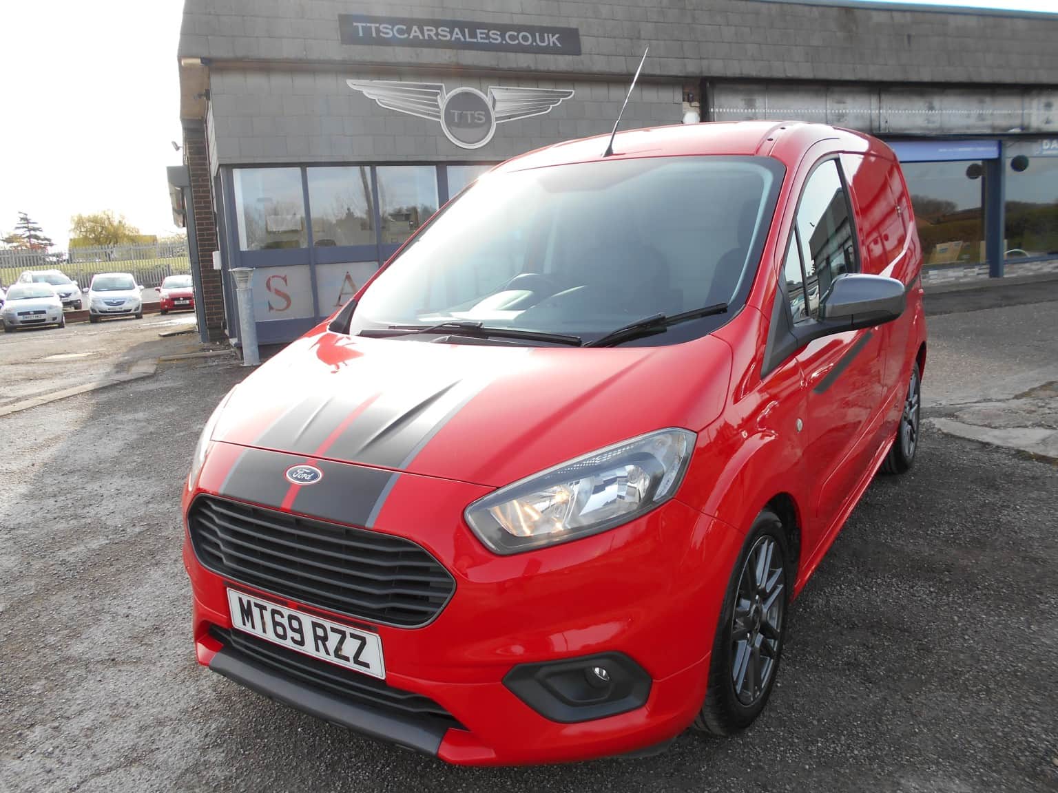 Ford Transit Courier - image 1 of 25