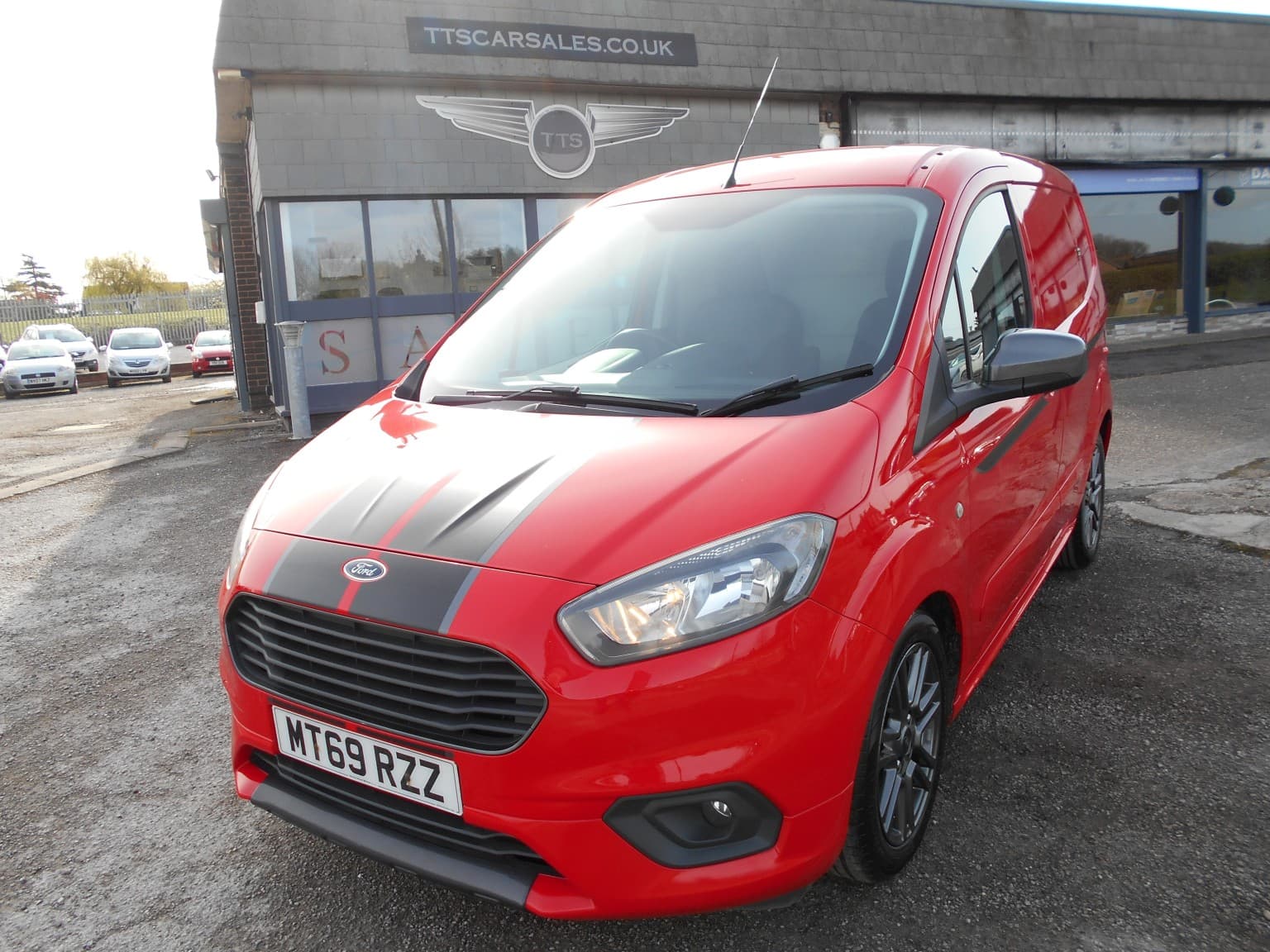 Ford Transit Courier - image 1 of 25