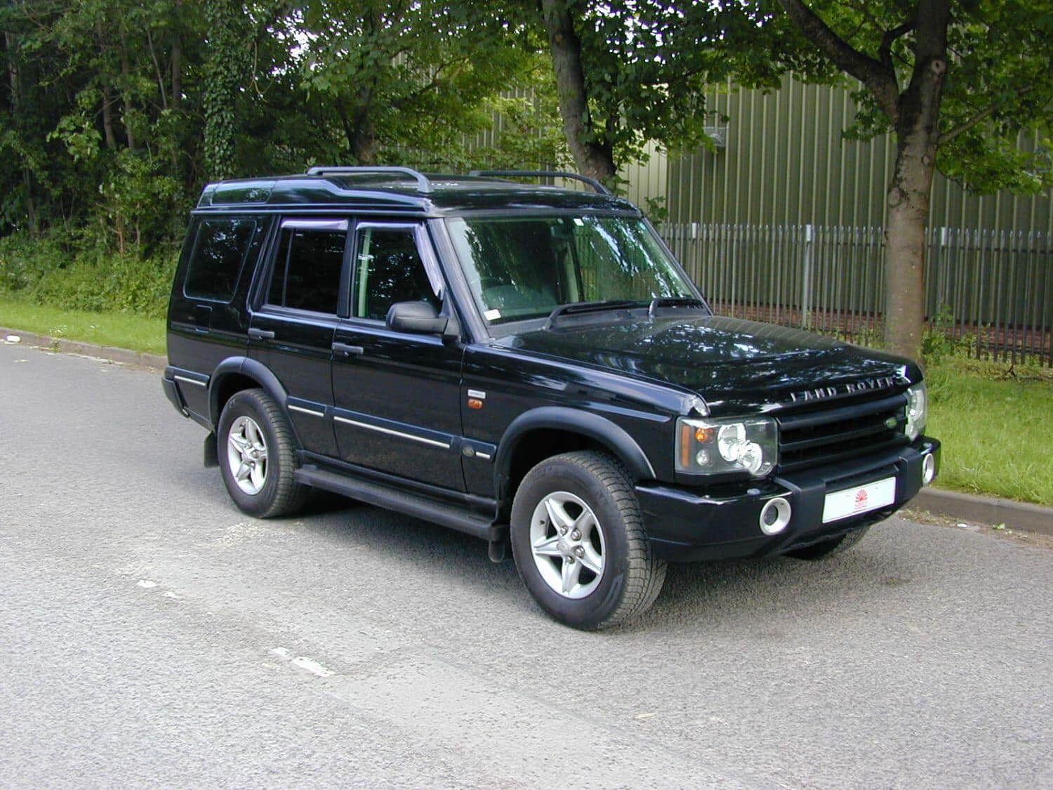 Land Rover Discovery - image 1 of 52